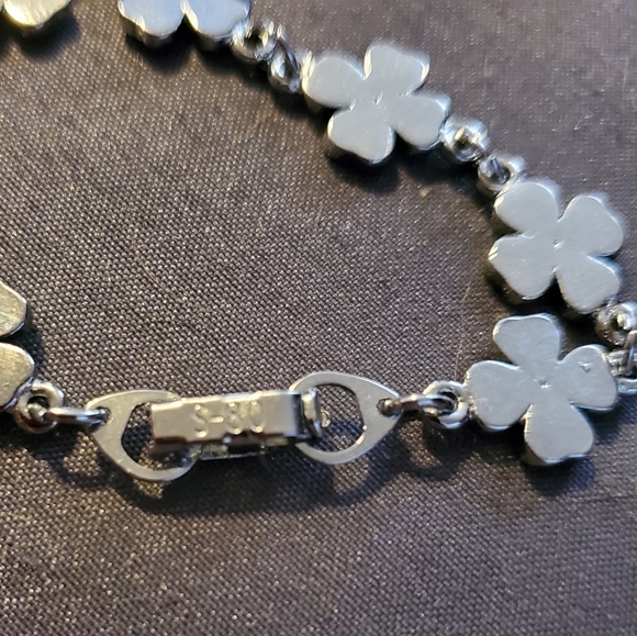 💎2/$10 Multicolored Four-Leaf Clover Bracelet - Picture 4 of 4